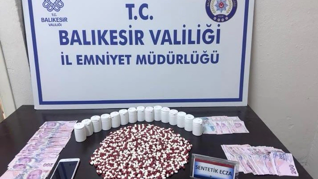 Balıkesir’de zehir tacirlerine darbe! Binlerce hap ele geçirildi