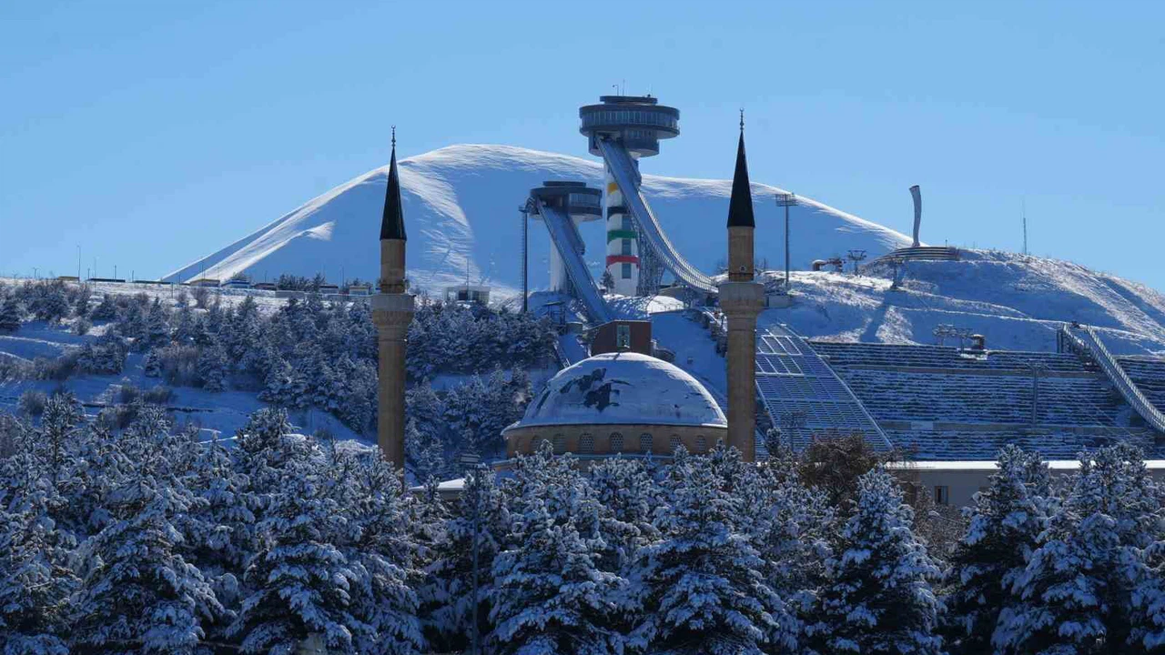 Saat verildi: Erzurum’da kuvvetli kar yağışı başlıyor!