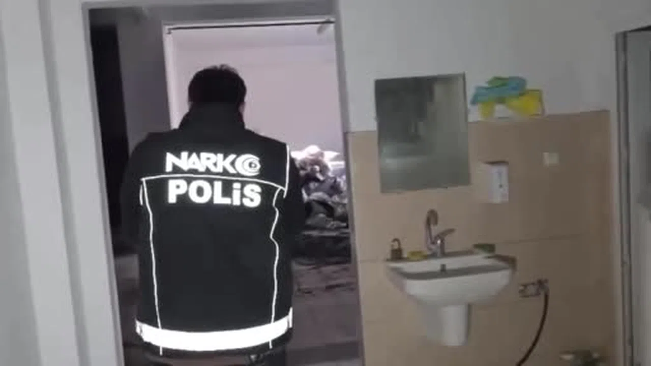 Eski fabrika binasını uyuşturucu imalathanesine çevirmiş