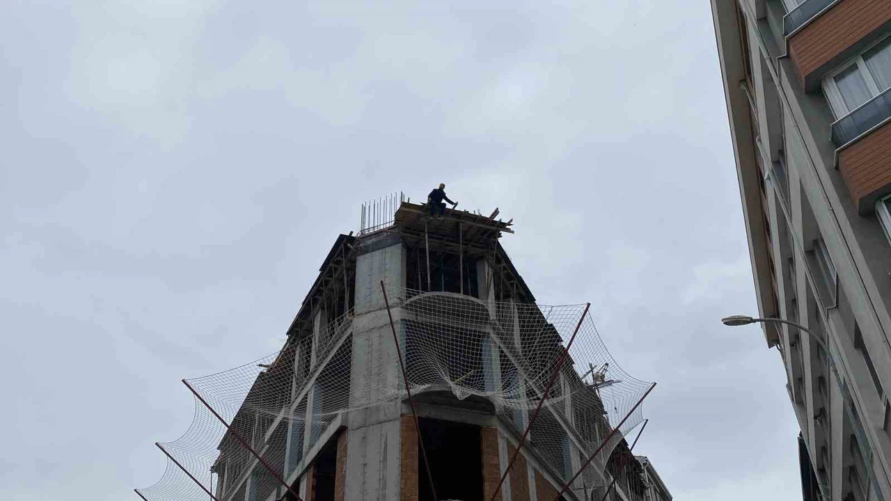 Eskişehir’de intihar girişimine aşk engeli... İnşaatın 8’inci katı mı, dram filmi sahnesi mi belli değil!