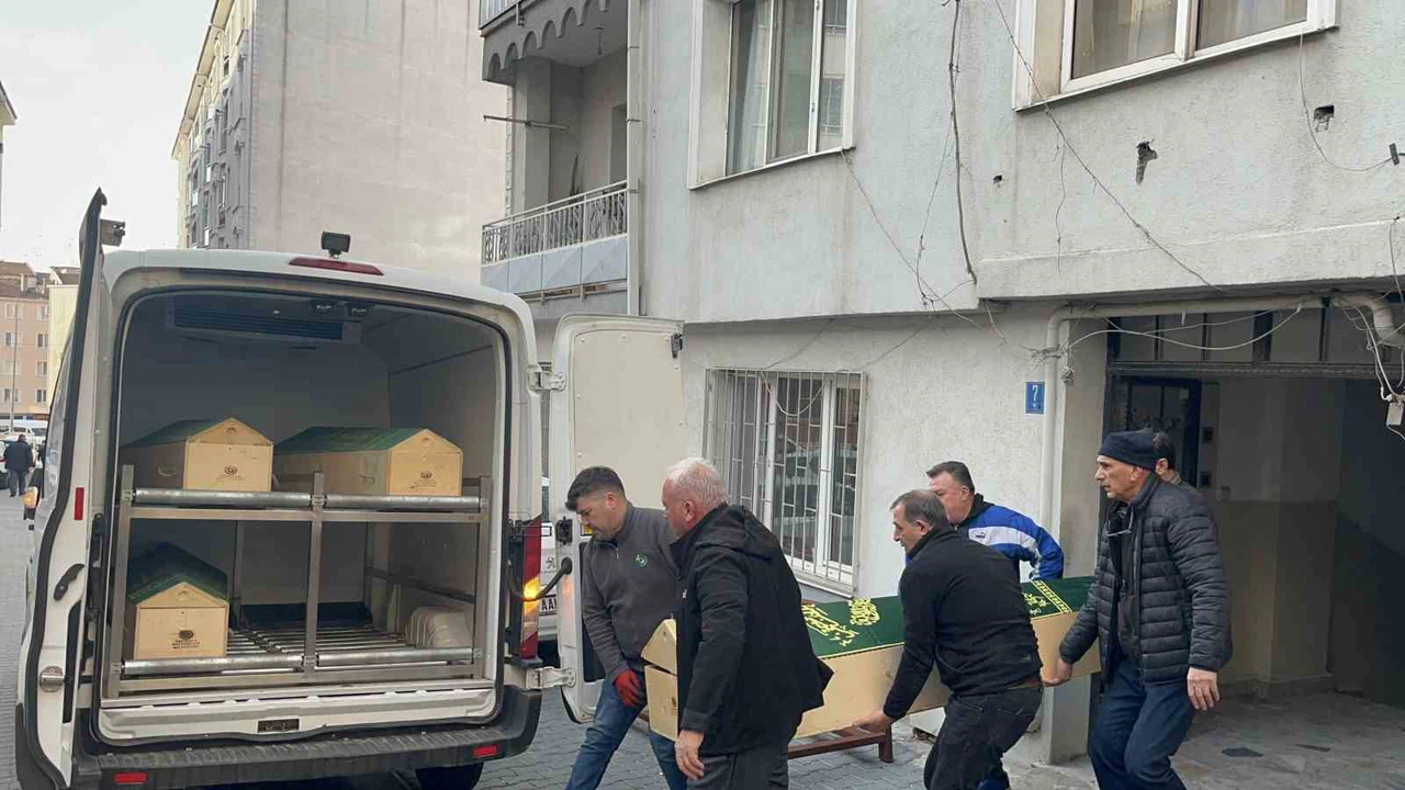 Tekirdağ’da giysi yığınına gömülü sır ölüm... 71 yaşındaki kadının sonu kan dondurdu!
