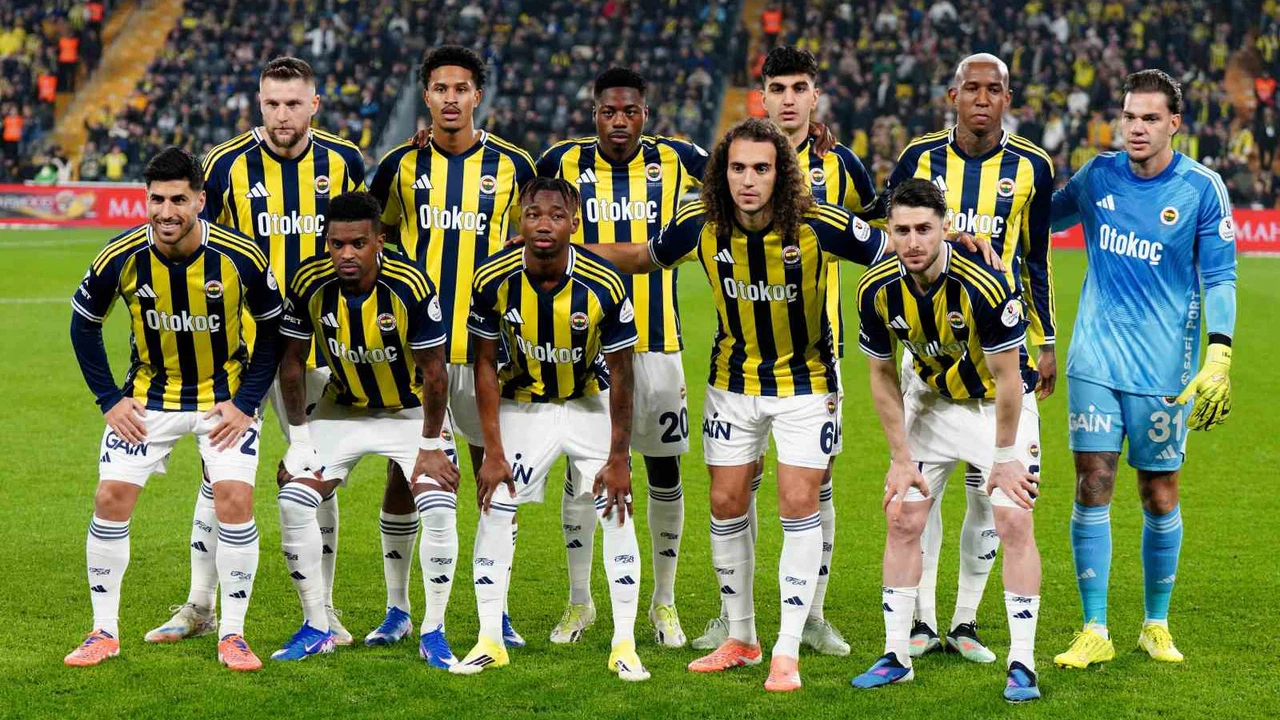 Fenerbahçe ile Galatasaray arasındaki puan farkı 3’e çıktı