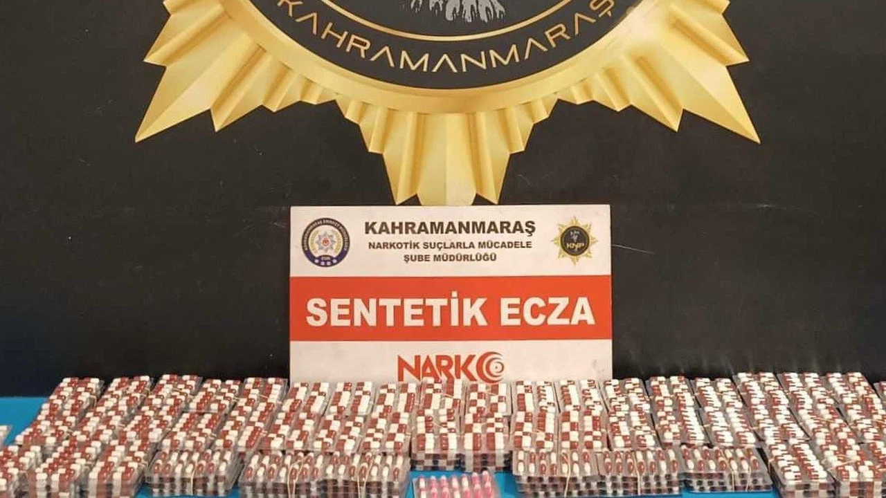 Bası açtı, uyuşturucu çıktı... Hoparlörden hap fışkırdı!