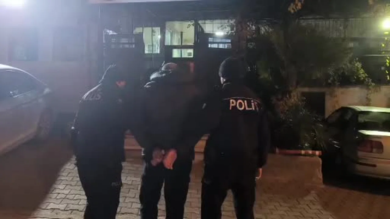 Konak’ta şüpheli durduruldu, 19 yıllık firari olduğu ortaya çıktı!