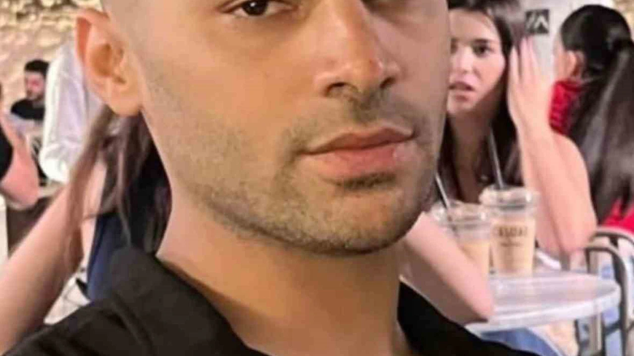 Emniyet şeridindeki kamyona çarpan motosikletli genç hayatını kaybetti