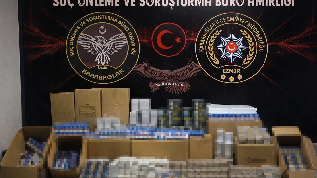 İzmir’de film gibi baskın... Cephanelik ve uyuşturucu dolu depo çökertildi!