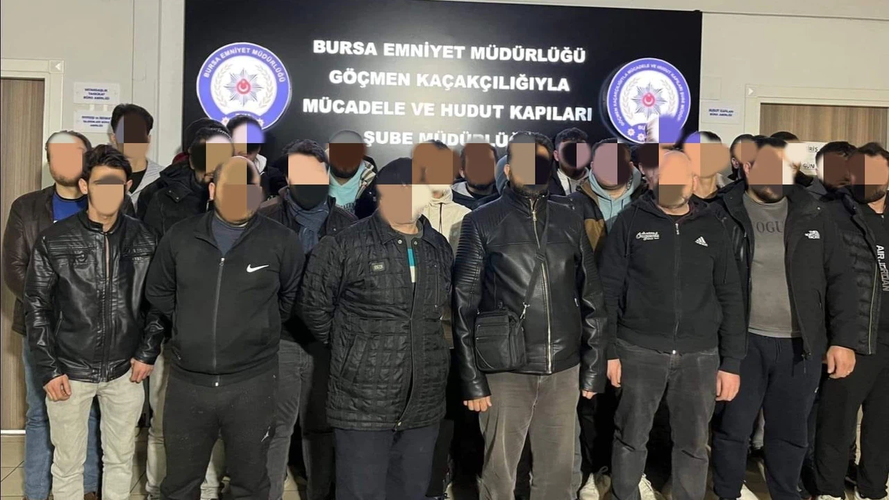 Yasa dışı işçi üssüne polis baskını... Bursa’da 46 yabancı suçüstü yakalandı!