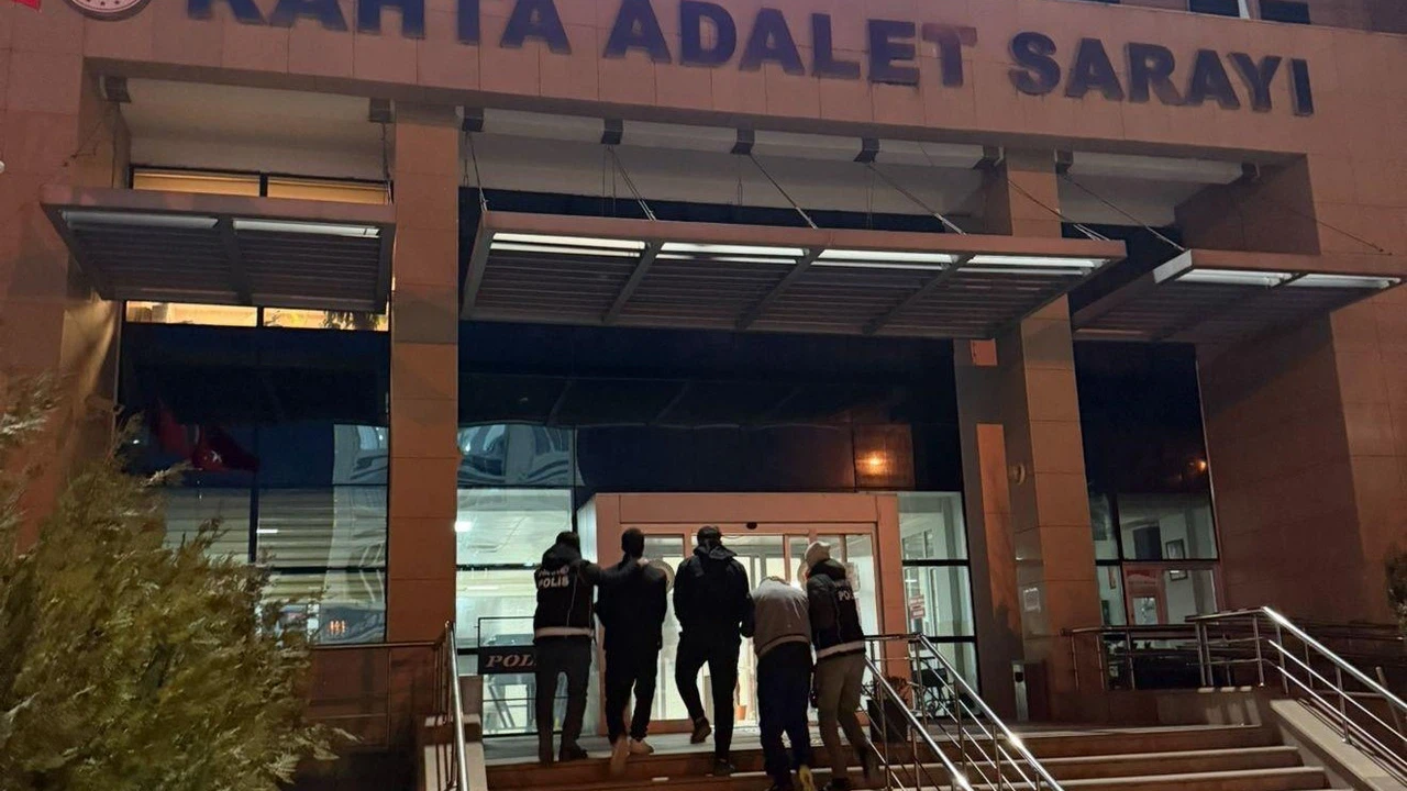 Adıyaman'da zehir tacirlerine darbe... 4 şahıs tutuklandı!