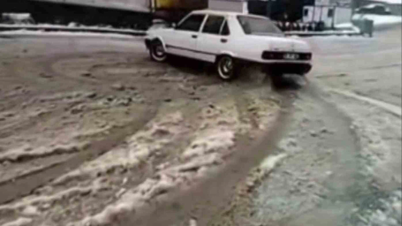 Hatay'da yolu buz pisti sandı, drift keyfi rekor cezayı getirdi!