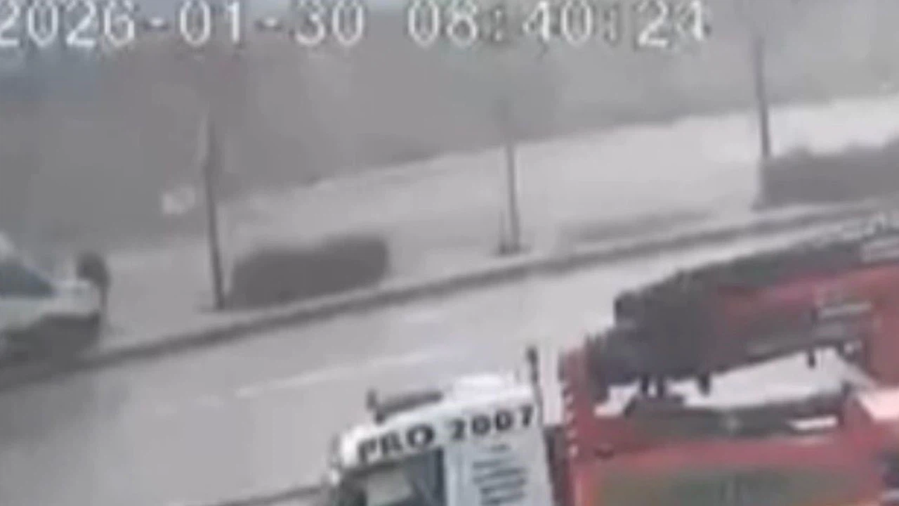 Bir adım daha atsaydı… Hayatla ölüm arasında incecik çizgi kamerada!