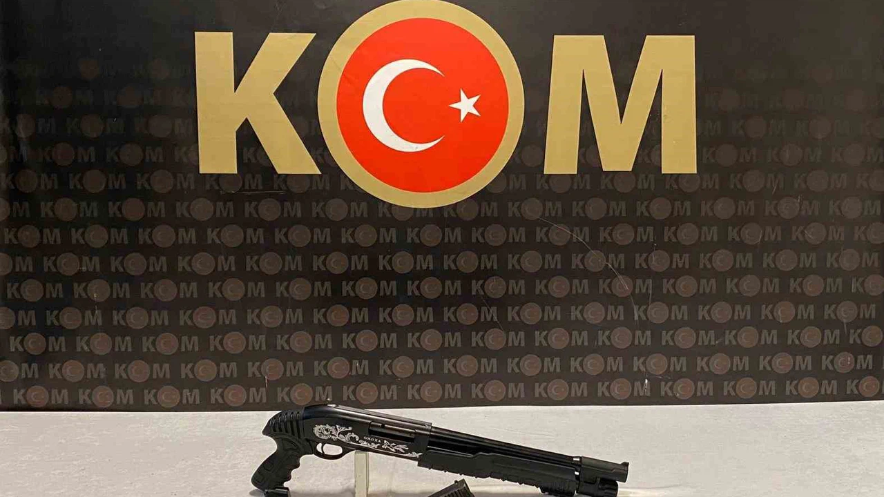 Kütahya’da KOM’dan nefes kesen operasyon... Silah ticareti ve tefeci ağı çökertildi!
