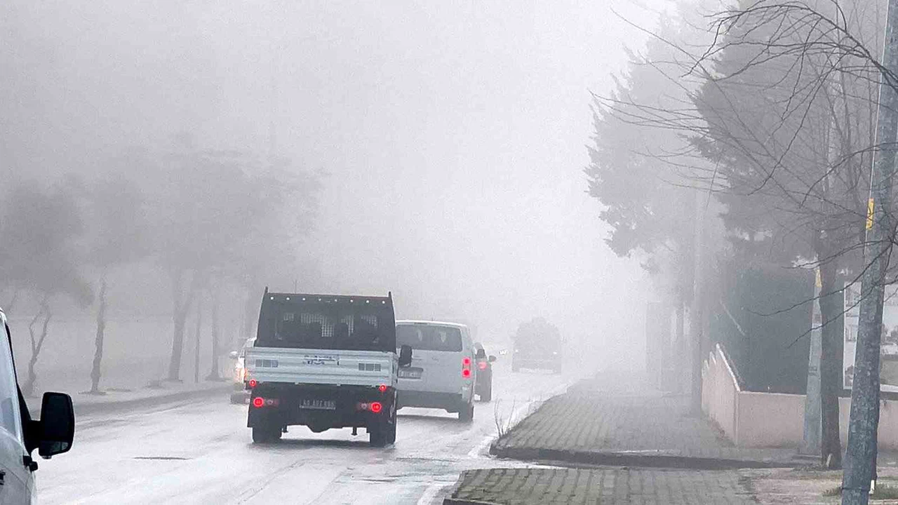 Muğla’da sabahı sis sardı... Görüş mesafesi düştü, hayat durdu!