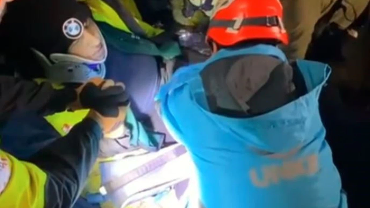 Sarıyer’de timler ormana girdi... Uçurum kenarındaki kadını saniyelerle kurtardı!