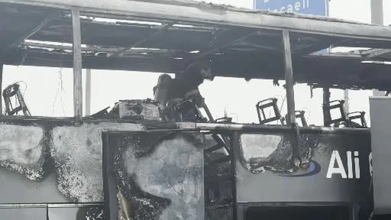 Kocaeli TEM’de otobüste korku anları...Yanık kokusu fark edildi, otobüs alev aldı!