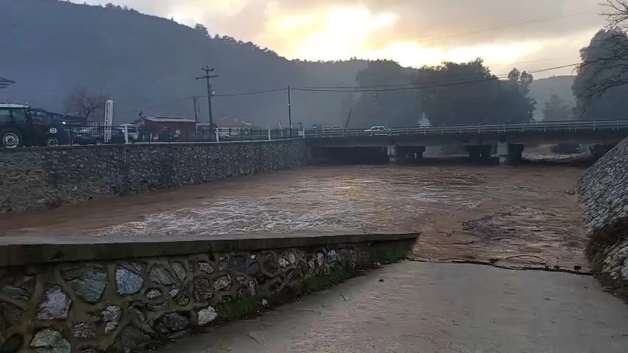 Muğla’da sel felaketi... Ula’da taşan dere hayatı felç etti!