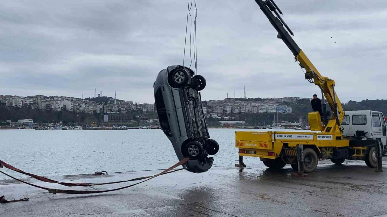 Direksiyon hakimiyetini kaybetti, aracı denize uçtu: Şile Limanı'nda kaza!
