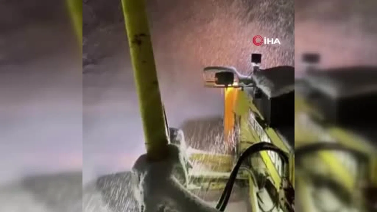 Sinop’ta kar hayatı durdurdu... 223 köy yolu kapandı, 87 köy elektriksiz kaldı!