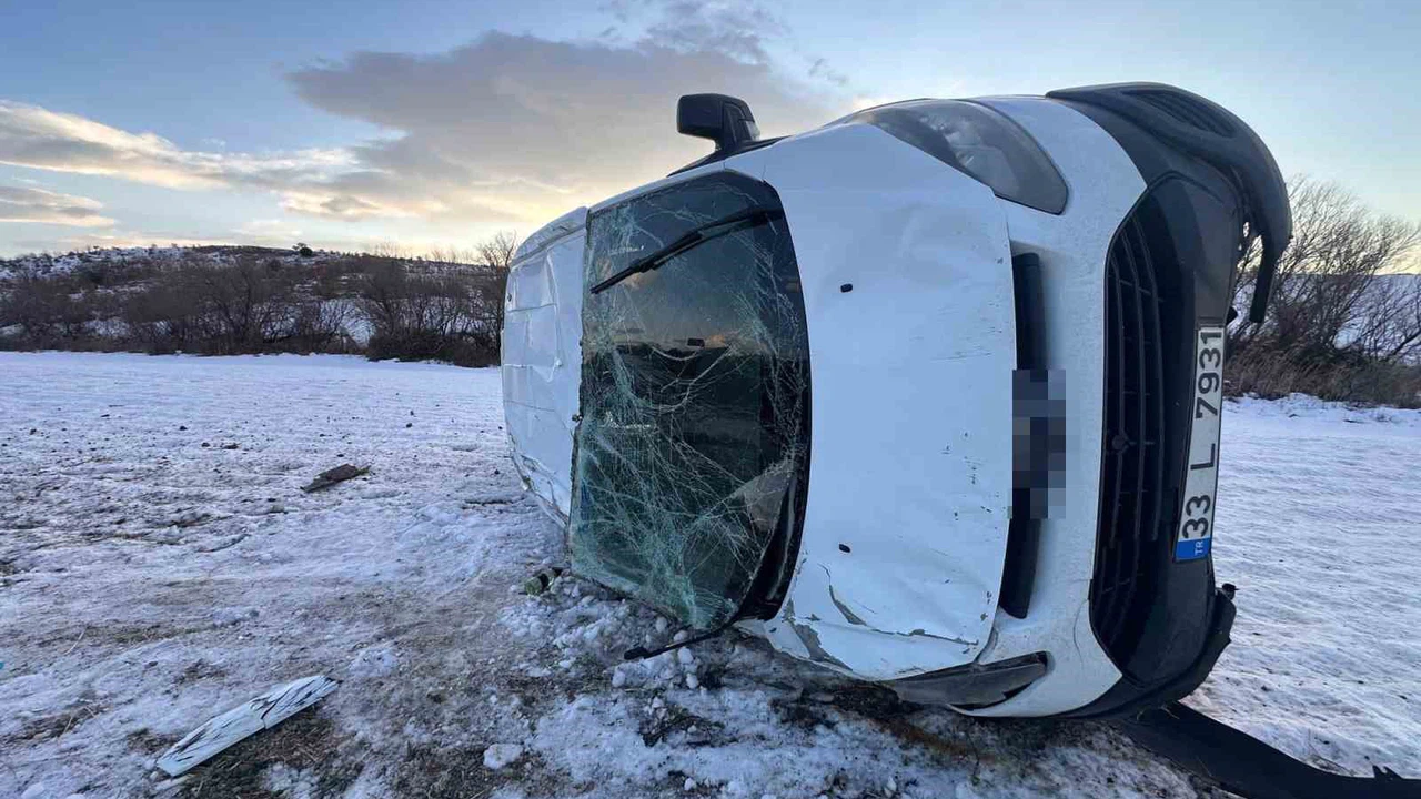 Lastik patladı, minibüs takla attı: Adıyaman'da minibüs şarampole devrildi!
