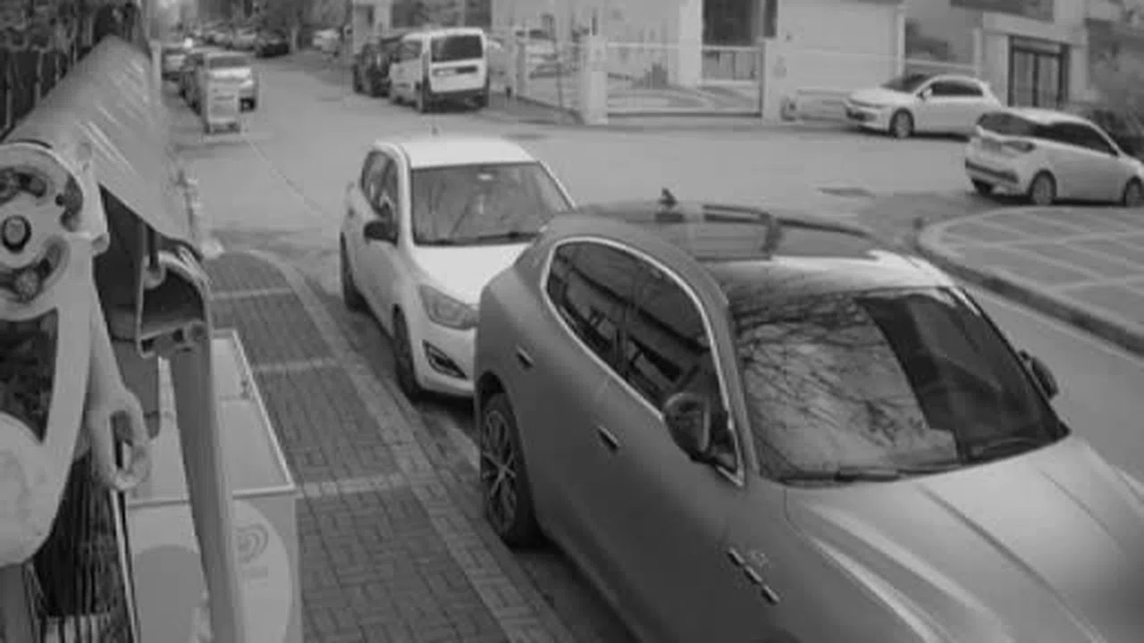 Antalya'da Tesla çarptı, motosiklet havada parçalandı! Yürek burkan anlar kamerada...