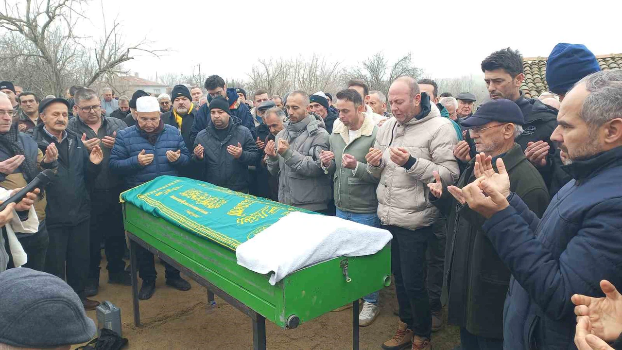 Edirne yolunda şerit ihlali can aldı: Kazada hayatını kaybeden Oyan toprağa verildi!