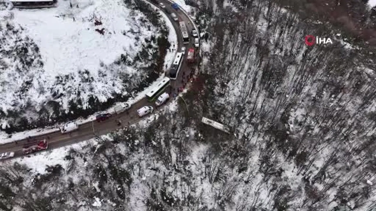 Kocaeli'de faciadan dönüldü… Yolcu otobüsü şarampole yuvarlandı!