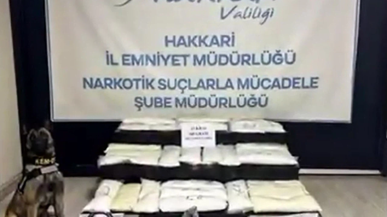 Hakkari’de aracın altından cehennem çıktı... 63 kilo metamfetamin ele geçirildi!
