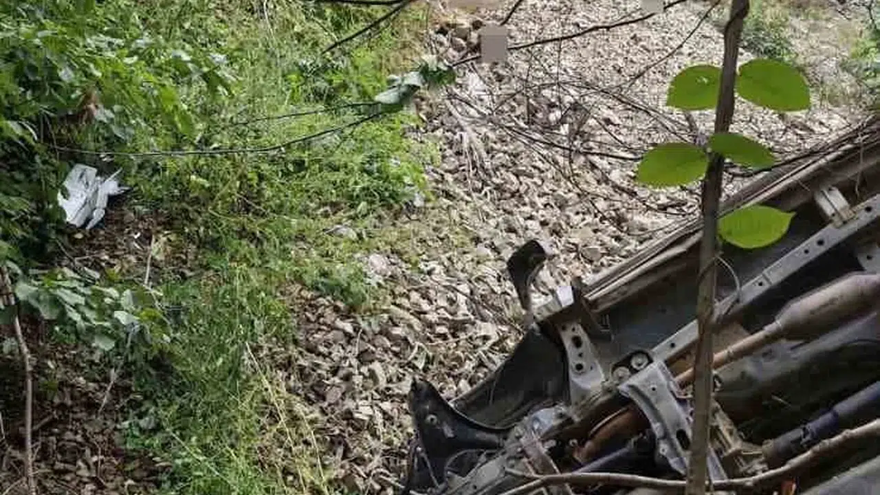 Artvin'de 400 metrelik uçuruma yuvarlanan araçta 1 ölü
