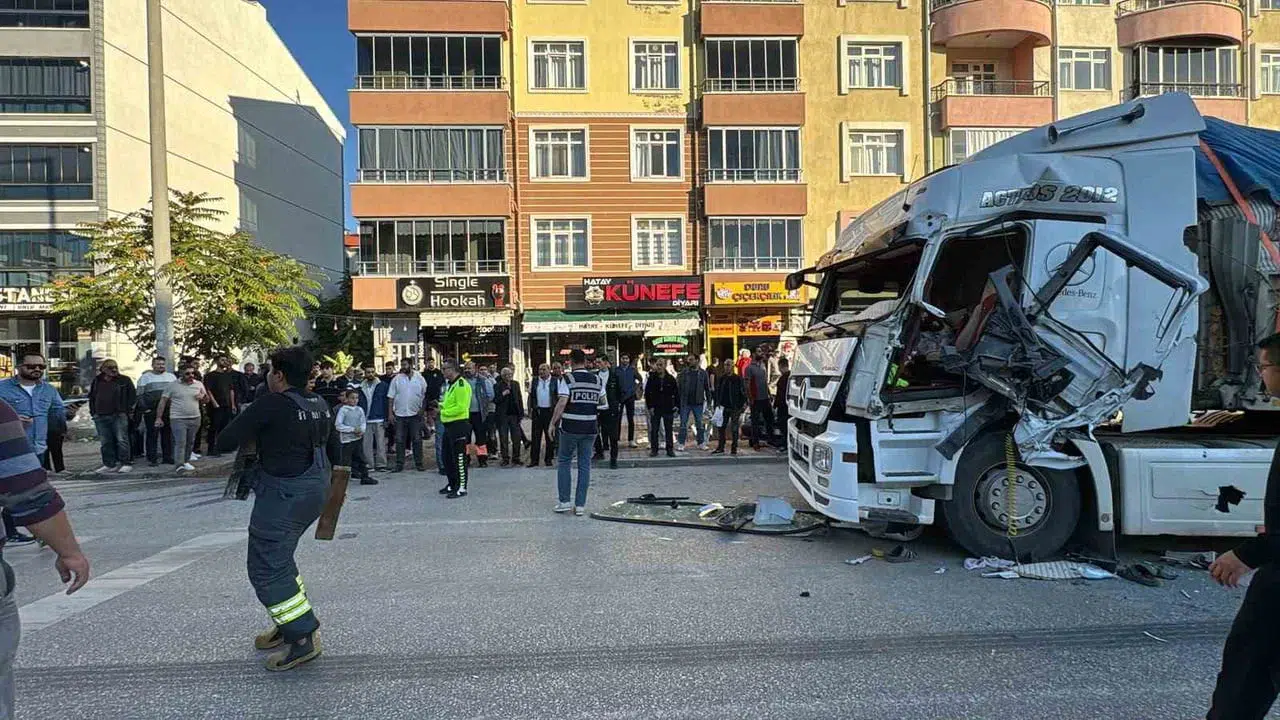 Kulu’da iki tır ve bir otomobilin karıştığı kaza: 1 yaralı
