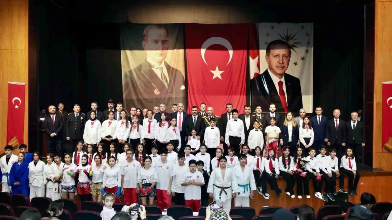 Cumhuriyet'in 103. yıl dönümü Kahta'da kutlandı