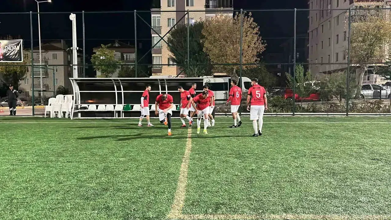 Çorum’da 65 köy futbol turnuvası şampiyonu halayla kutlandı