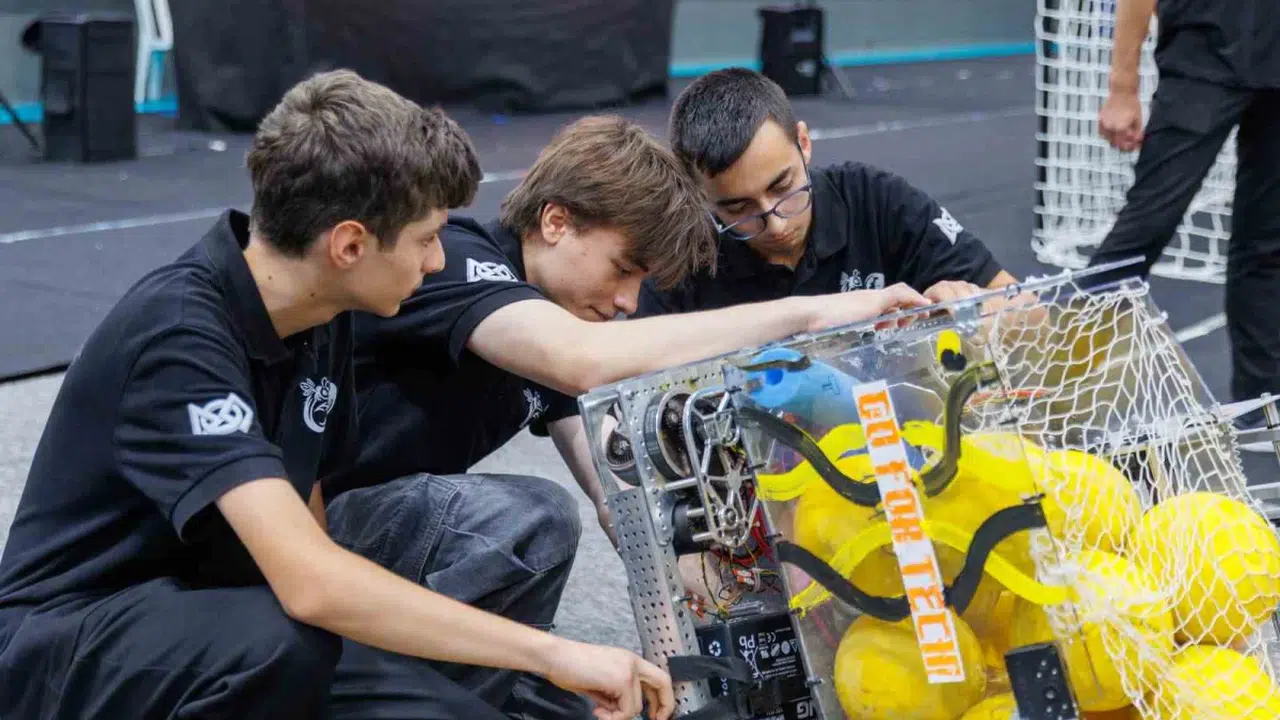 Lise öğrencilerinin geliştirdiği robotlar Yıldız Robot Ligi'nde parkura çıkıyor