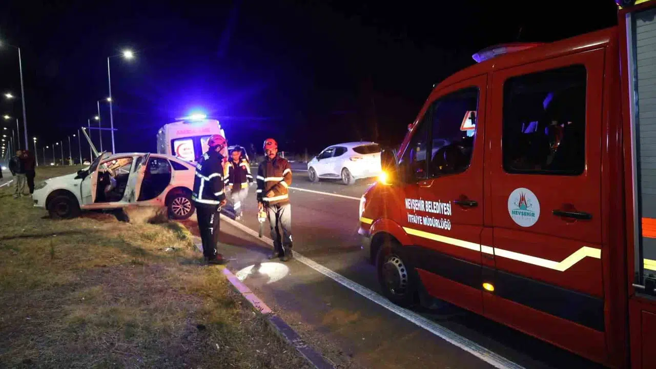Nevşehir’de tilkiye çarpmamak için manevra yapan otomobil kaza yaptı
