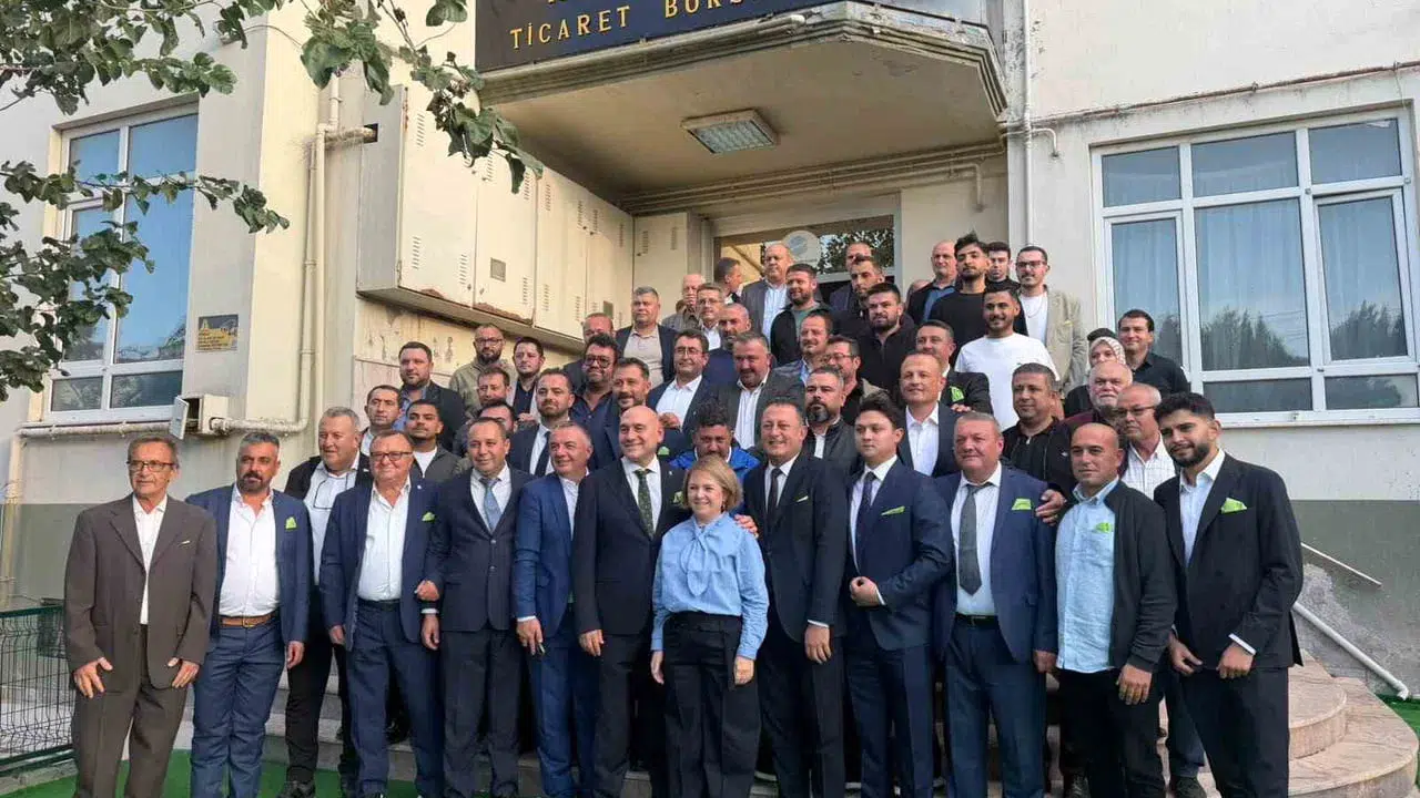 Akhisar Ticaret Borsası’nda Alper Alhat yeniden başkan seçildi