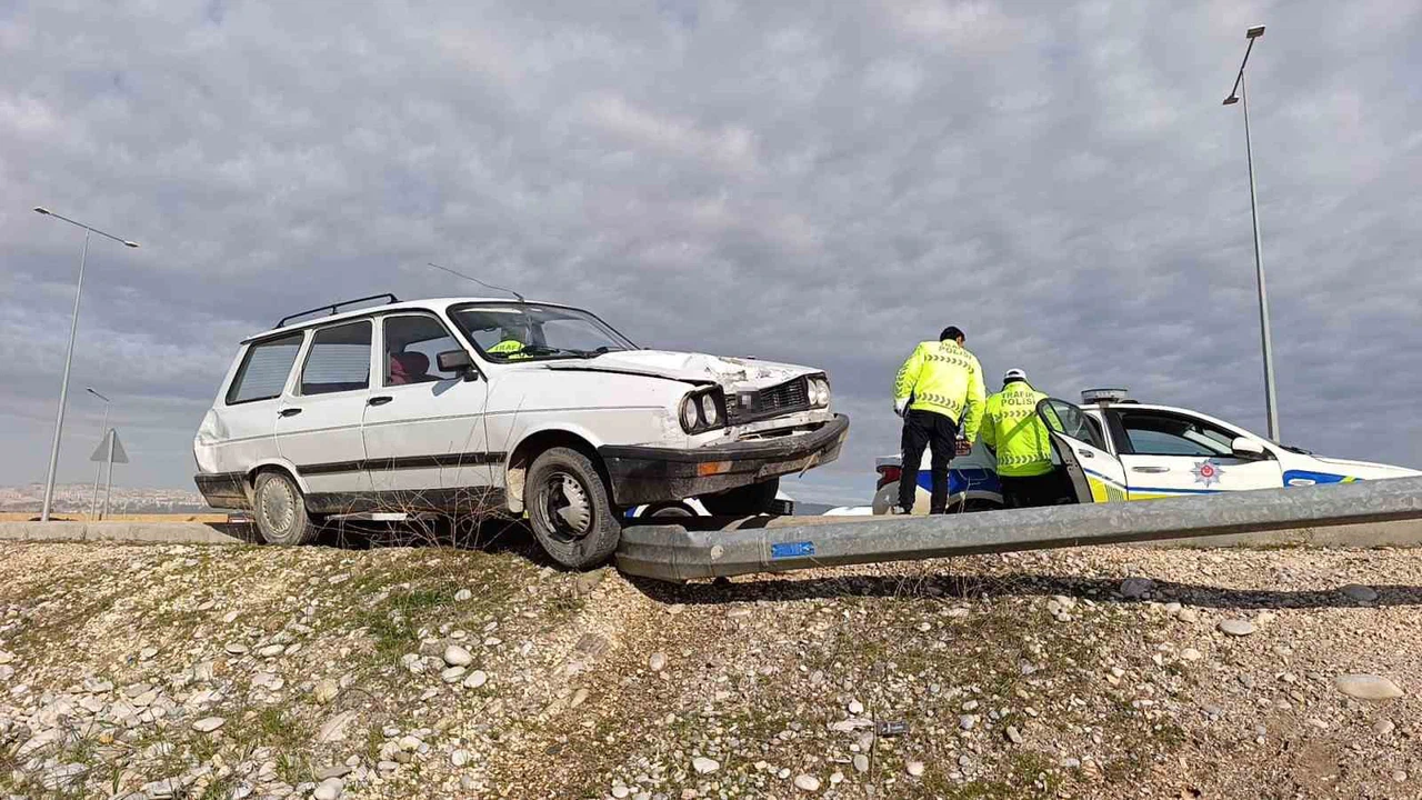 Adıyaman’da saniyelik dikkatsizlik, büyük felaket... Kontrolden çıktı, direk engel oldu!