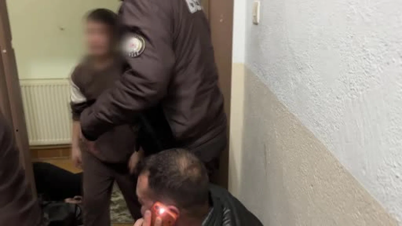 Aksaray’da bir evde üç kişi silahla vurulmuş halde bulundu