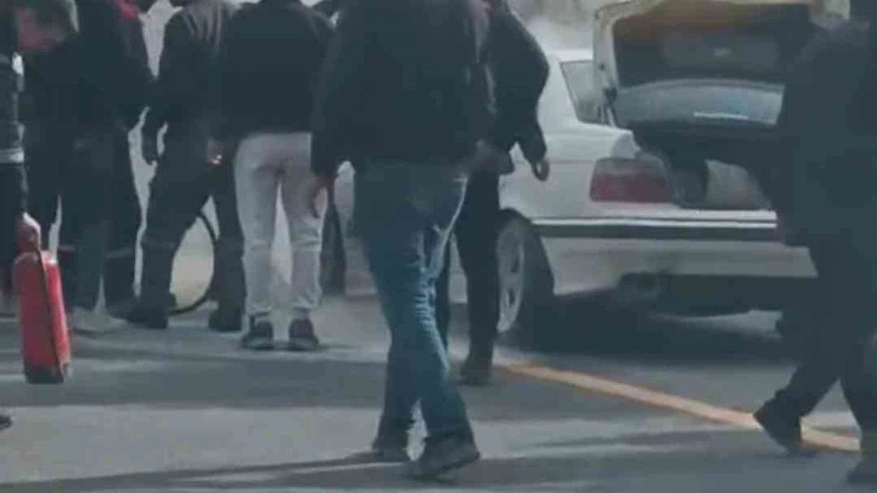 Seyir halindeydi… BMW’den dumanlar yükseldi!