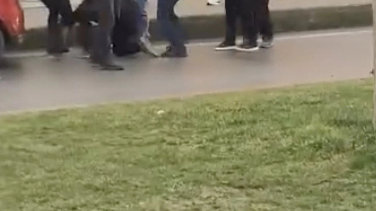 Belinde silah, elinde yumruk... Arnavutköy'de gerilim hat safhaya ulaştı!