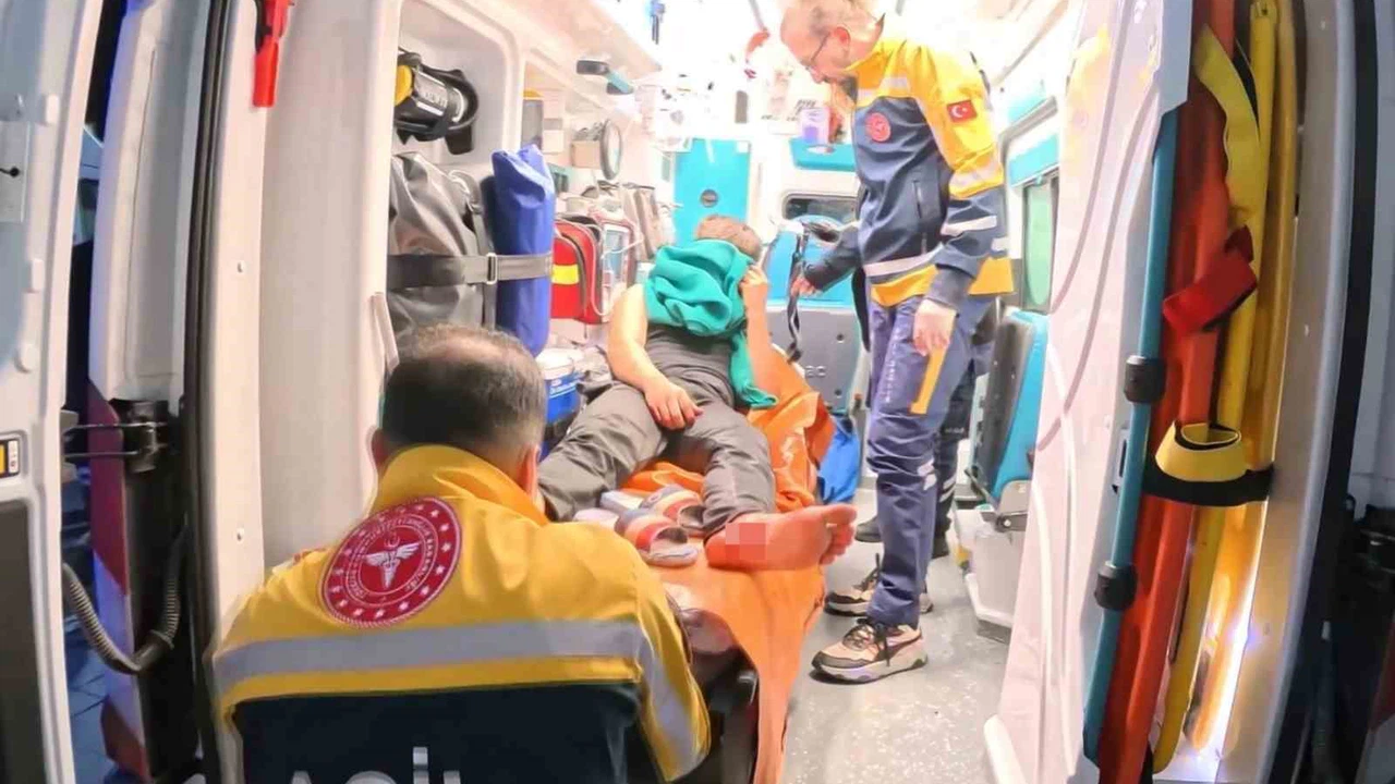 Gençler arasındaki sözlü atışma kanlı bitti! 19’luk genç hastanede...