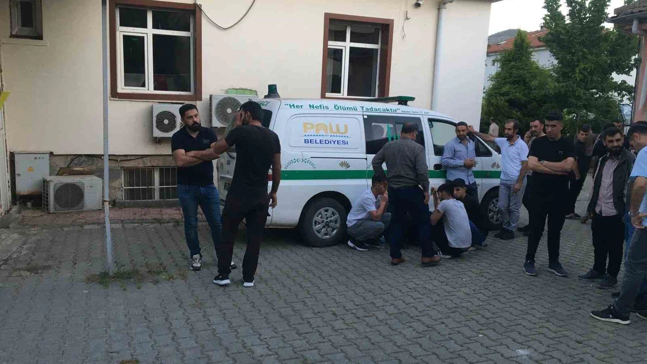 Anne boğulurken oğul tetiğe bastı, 16 yaşındaki çocuk baba katili oldu!