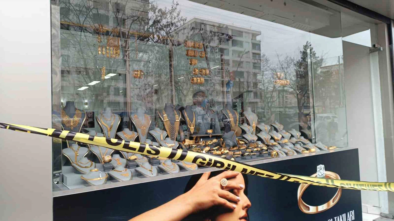 Kuyumcuda sabah terörü: 2 maske, 1 kilo altın, sıfır vicdan...