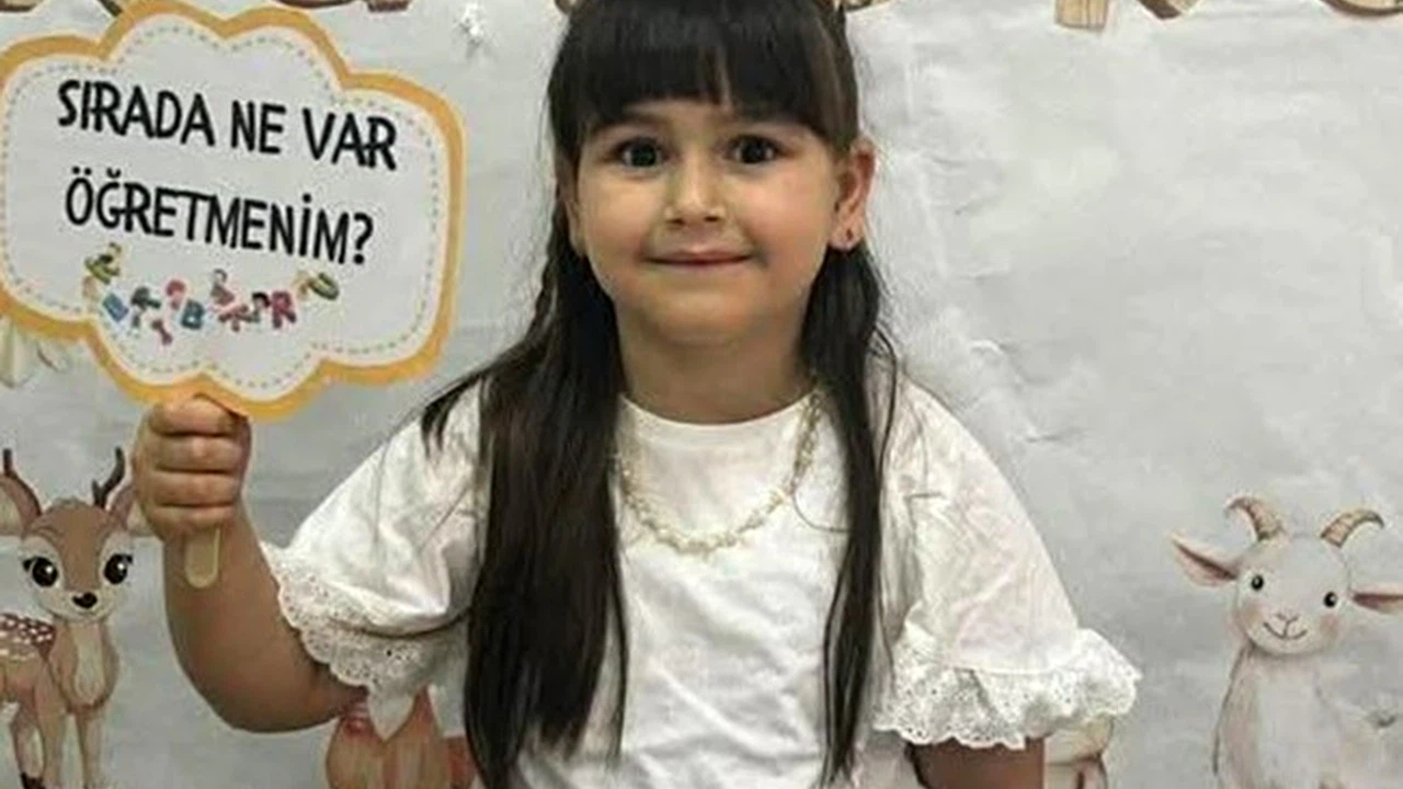 Henüz 7 yaşındaydı… Son yolculuğuna babasının kollarında uğurlandı!