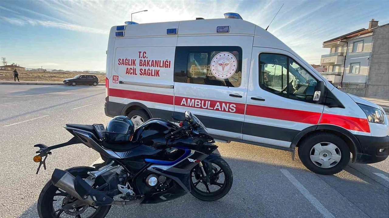 17’lik sürücü yürekleri ağza getirdi: Motosikletlinin metrelerce savrulduğu anlar kamerada...