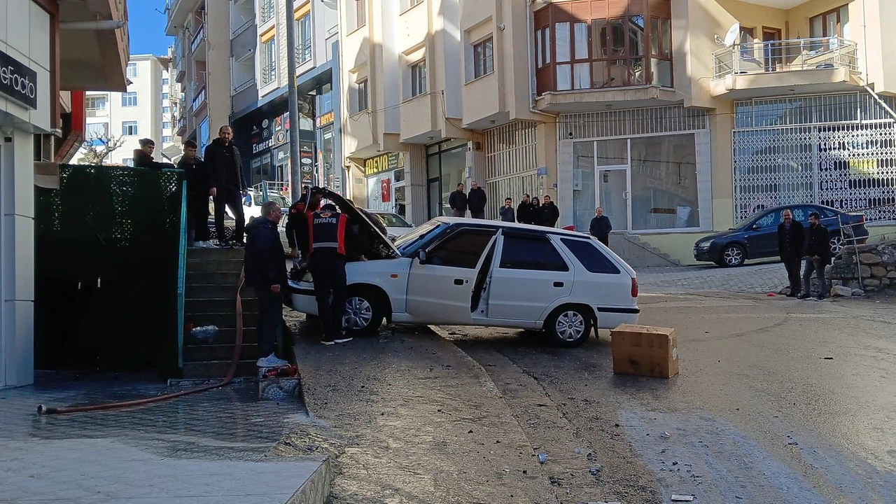 Teker fırladı, otomobil can pazarı kurdu! Bir vida 2 hayatı pamuk ipliğine bağladı
