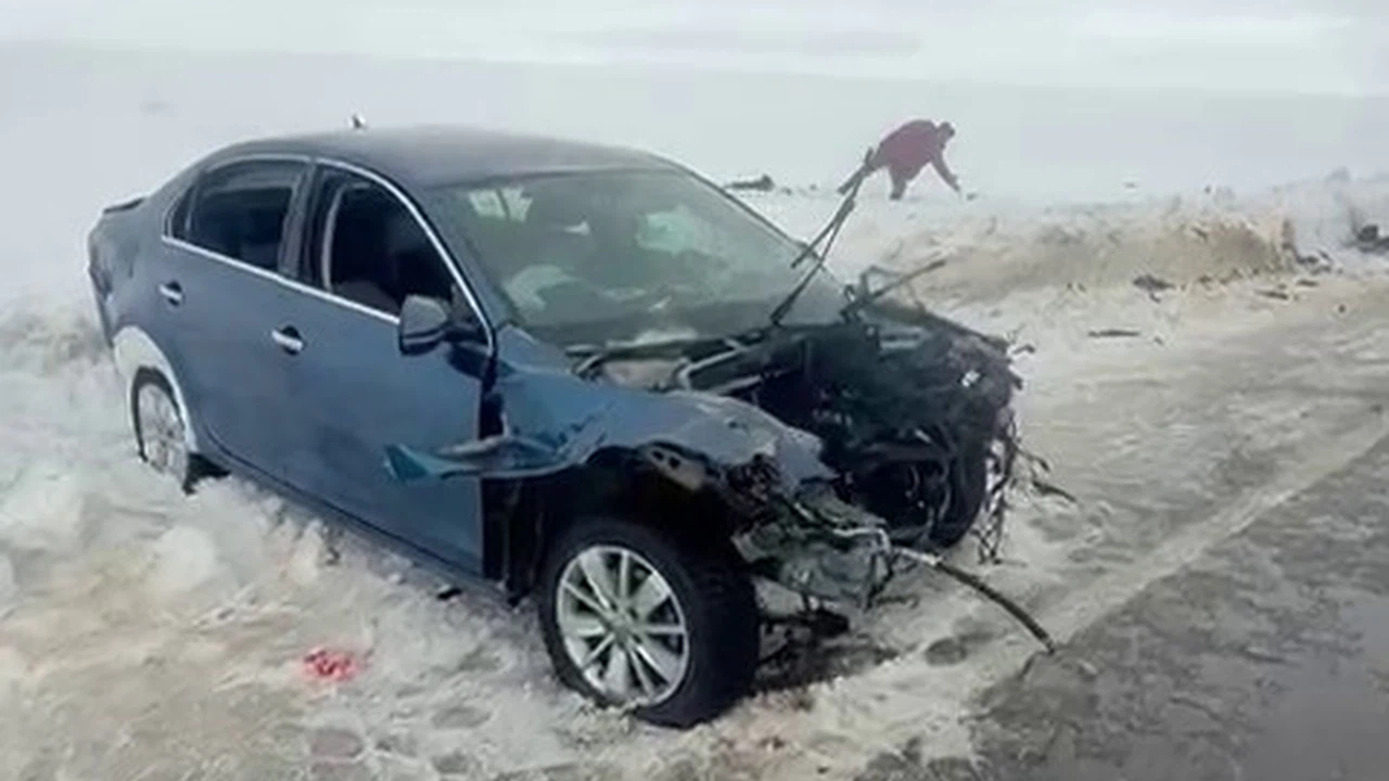 Erzurum’da kış şakaya gelmedi: Buz görünmezdi, çarpışma kaçınılmaz oldu!