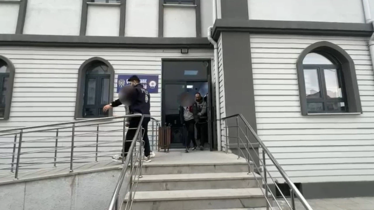 İki motosiklet çarpıştı, 1 kişi hayatını kaybetti: Kaçan sürücü yakalandı