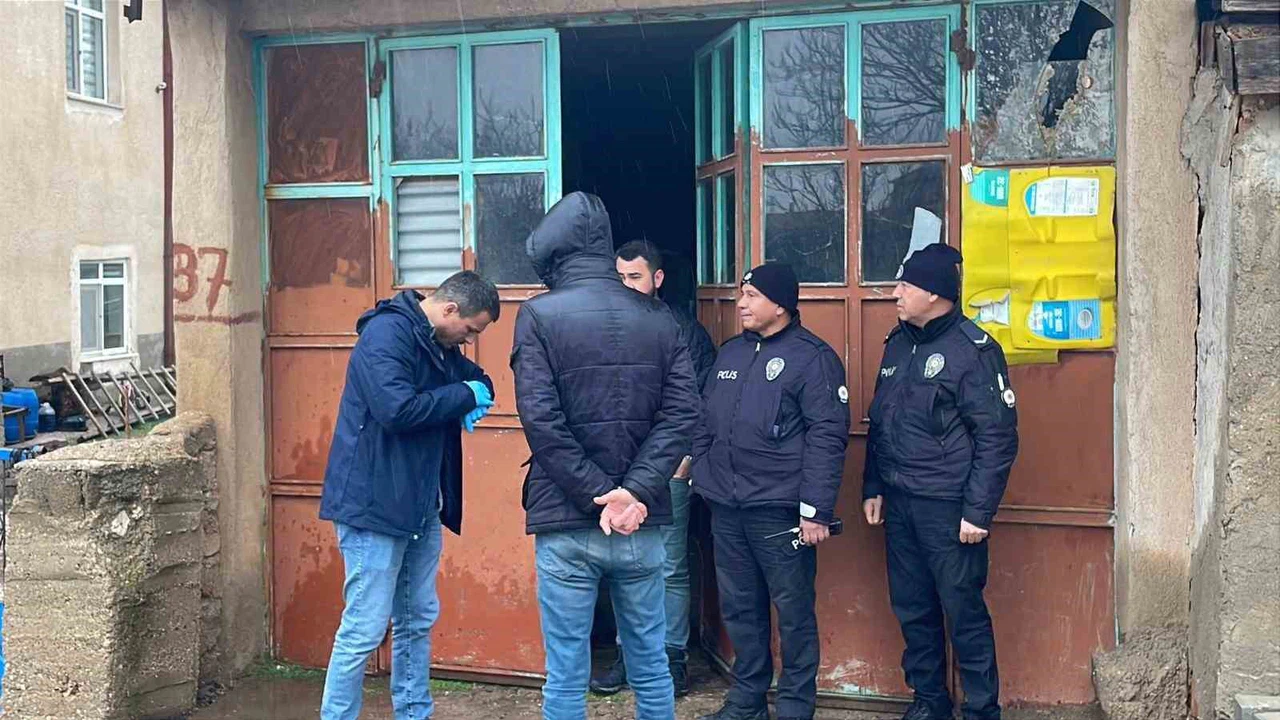 Karaman’da zaman durdu, umut söndü... Baba o acı sesle uyandı, oğlunu kanlar içinde buldu!