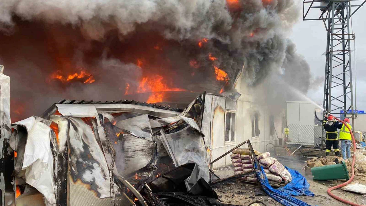 Konteyner yatakhane alevlere teslim oldu