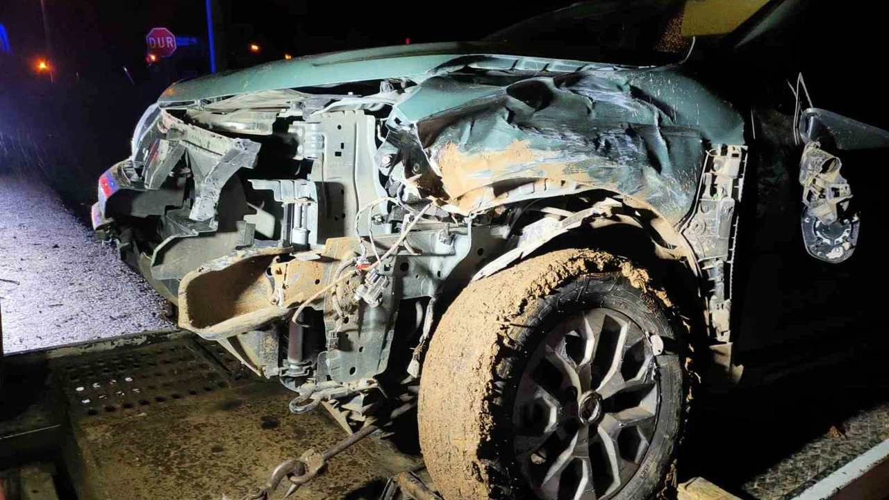 Hurdaya dönen araçlar, yaralanan hayatlar... Siirt'te feci çarpışma!