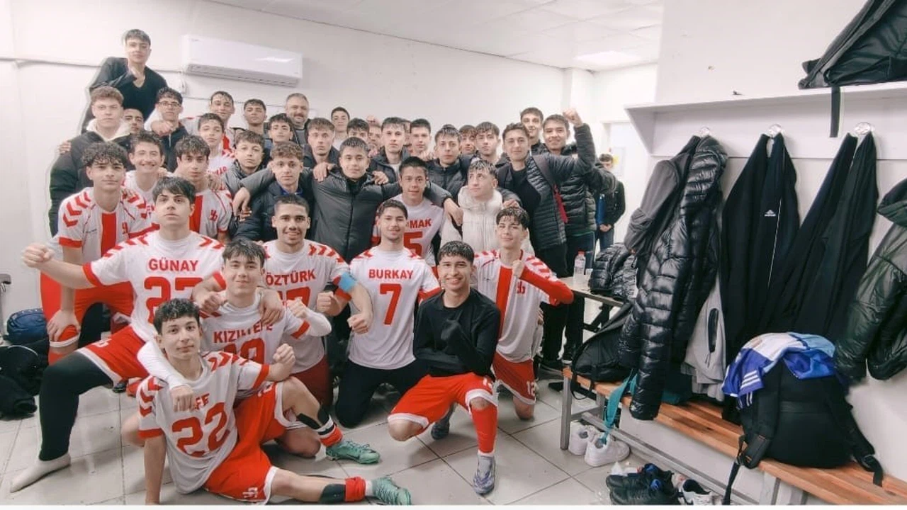 Liselilerin kavga çıkan maçında centilmenlik kazandı