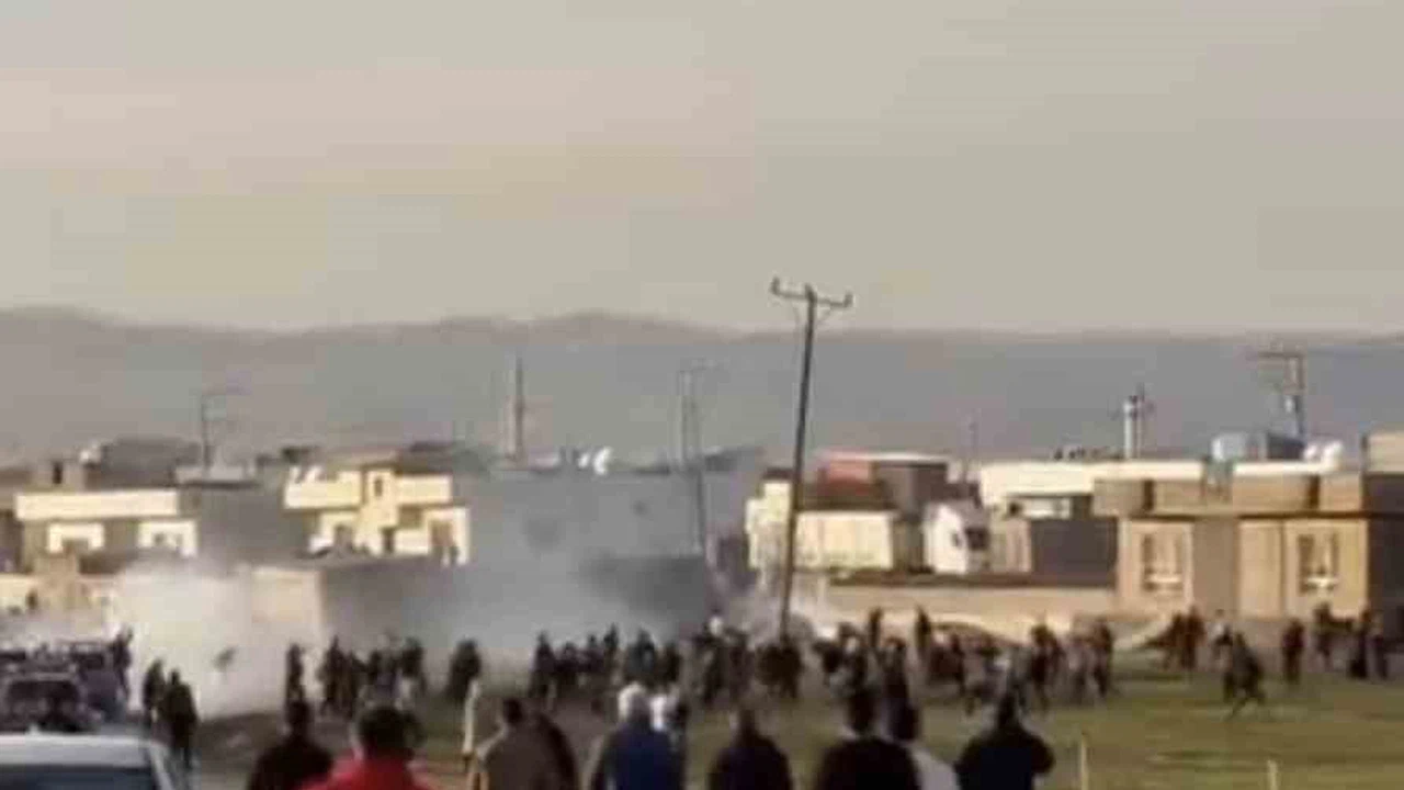 Mardin’de akşam sakinliği masalı taşla sona erdi! 2 aile, bir mahalle, tonlarca öfke kamerada...